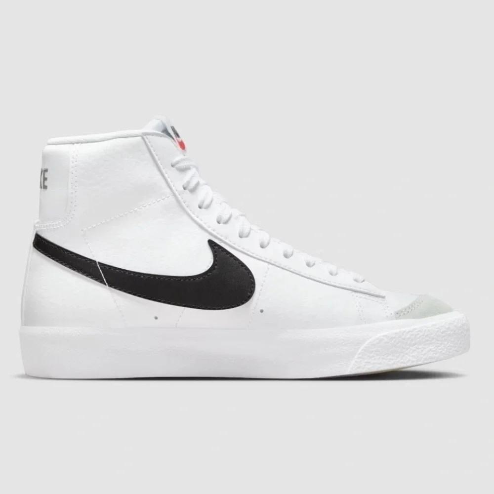Nike | Kids White/Black Blazer ‘77 Mid High-Tops Lace Up‎ Sneakers Youth Size 7